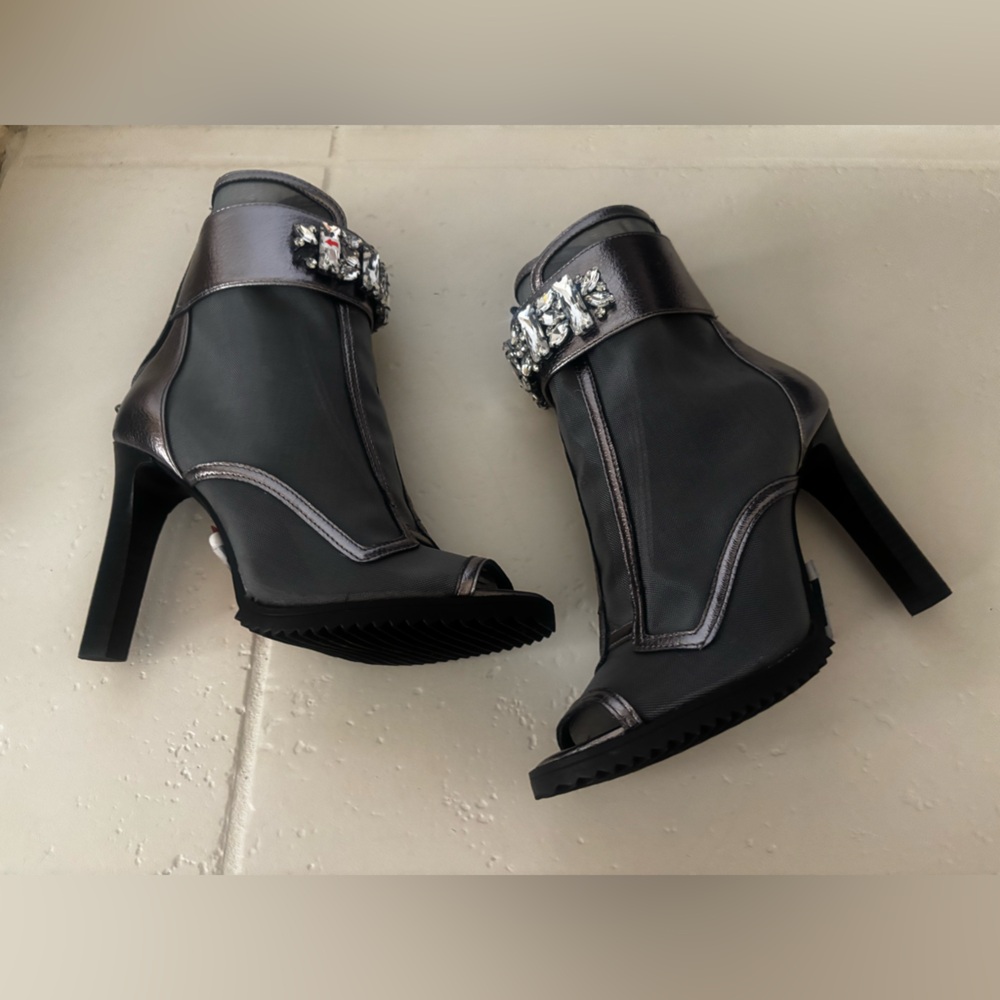 Karl Lagerfeld blayze peep toe booties NWT